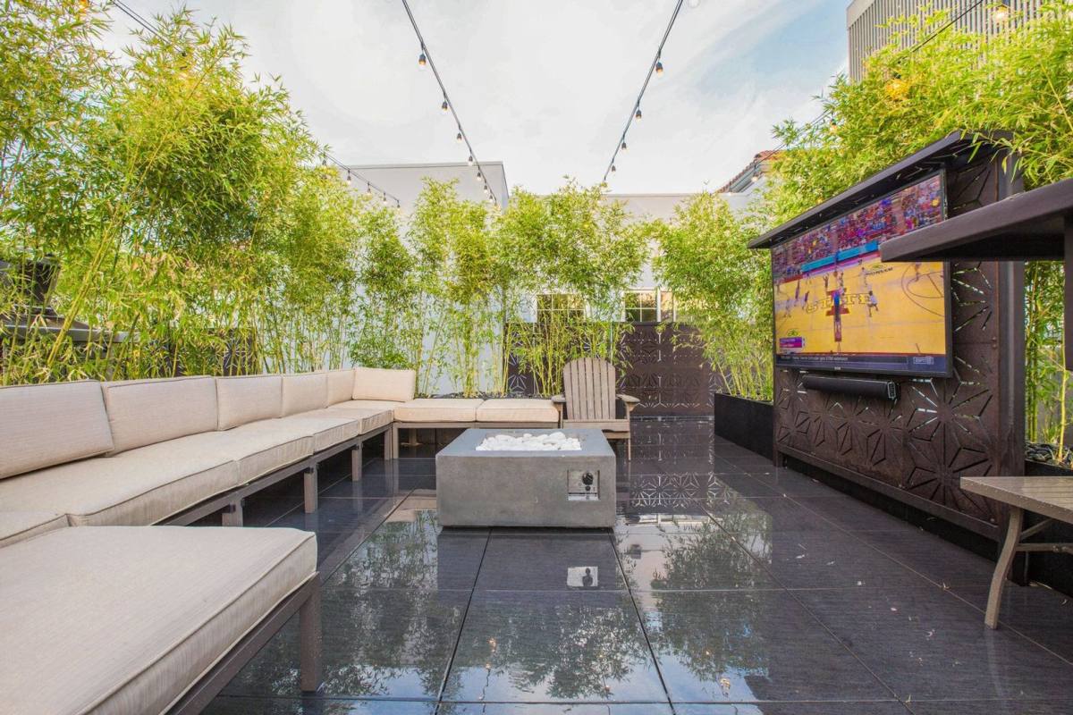 Apartment for rent at 3550 W 6th St, Los Angeles, CA 90020
