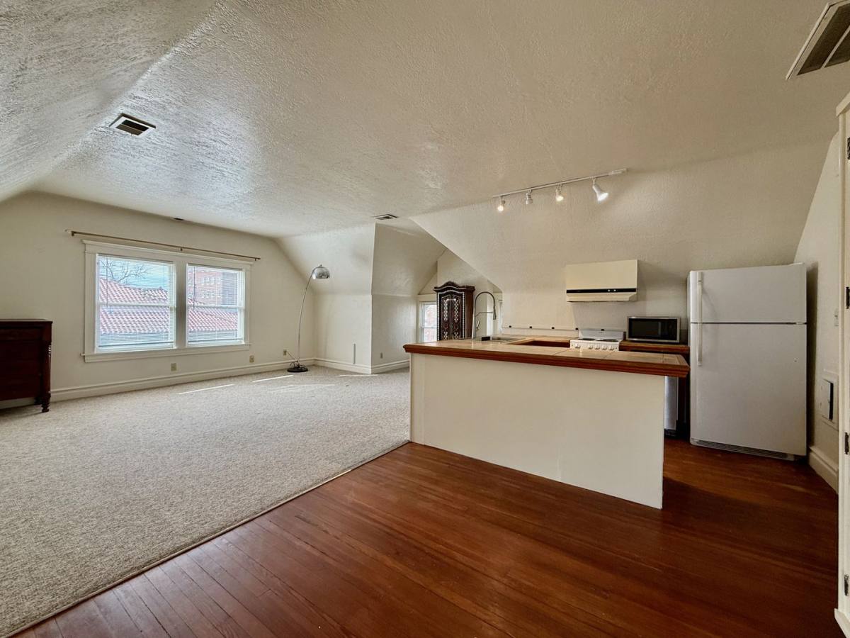Apartment for rent at 3415 Locust St, Kansas City, MO 64109