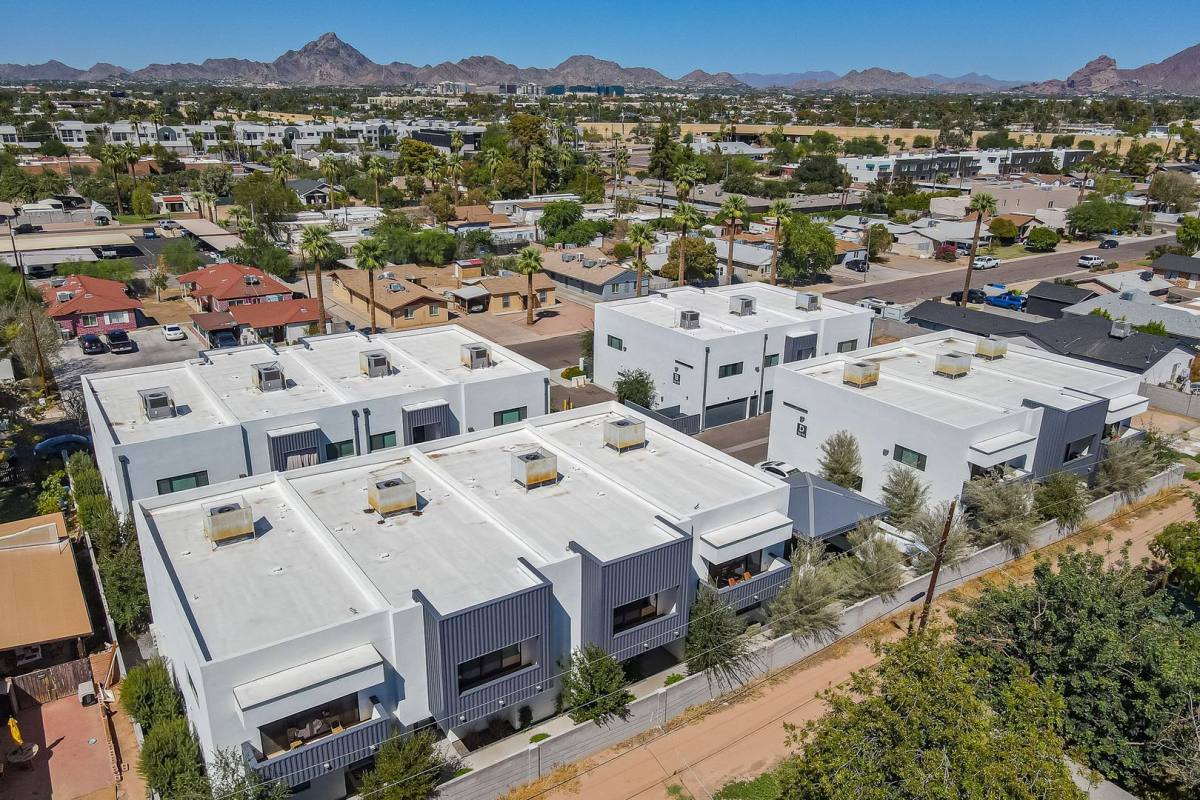 Townhouse for rent at 1645 E Cheery Lynn, Phoenix, AZ 85016