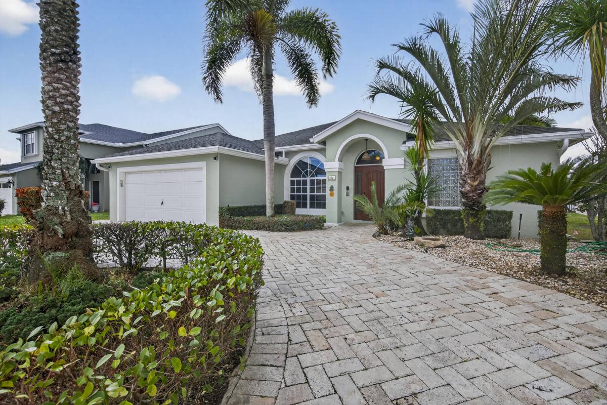 Apartment for rent at 9121 Paragon Way, Boynton Beach, FL 33472
