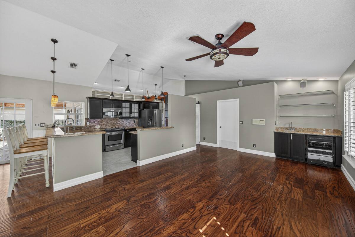 Apartment for rent at 9121 Paragon Way, Boynton Beach, FL 33472