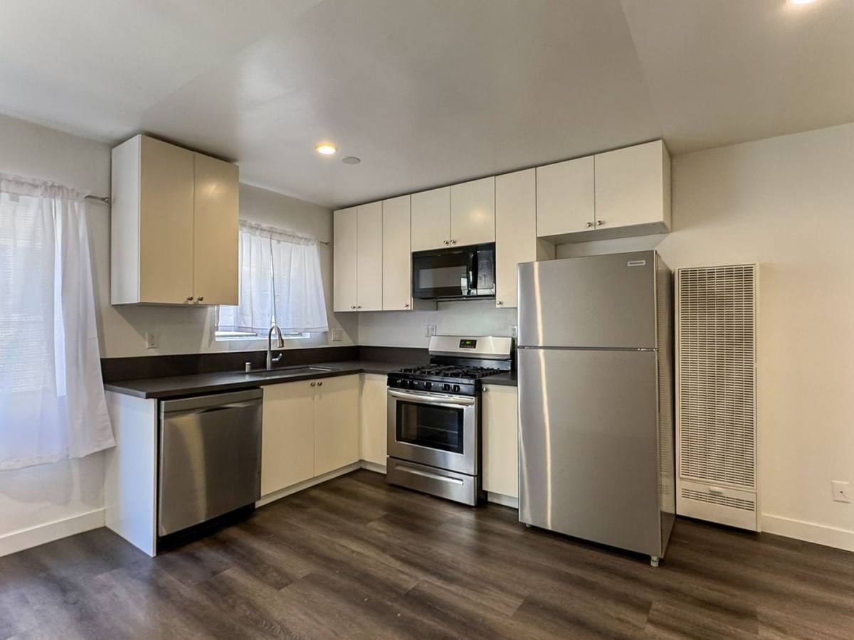 Apartment for rent at 3536 Hughes Ave #102, Los Angeles, CA 90034