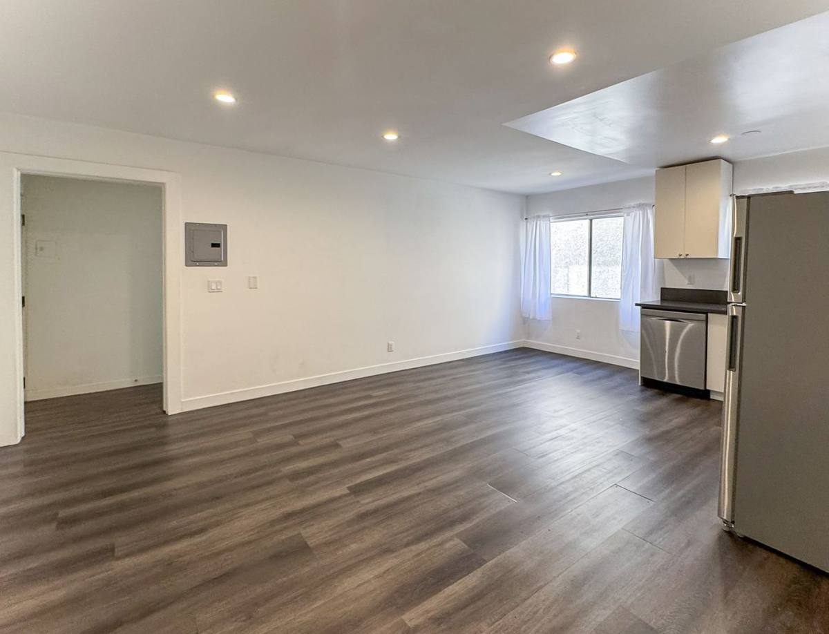 Apartment for rent at 3536 Hughes Ave #102, Los Angeles, CA 90034