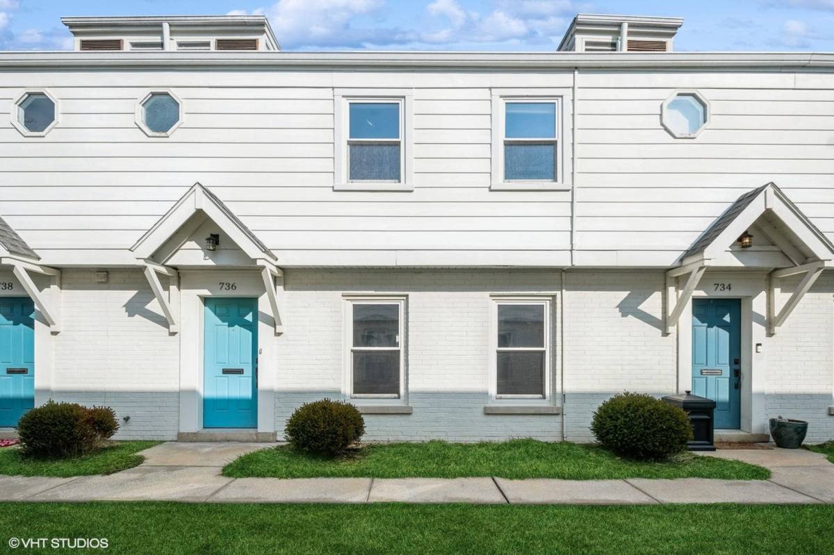 Townhouse for rent at 700-738 Green Bay Rd, Winnetka, IL 60093