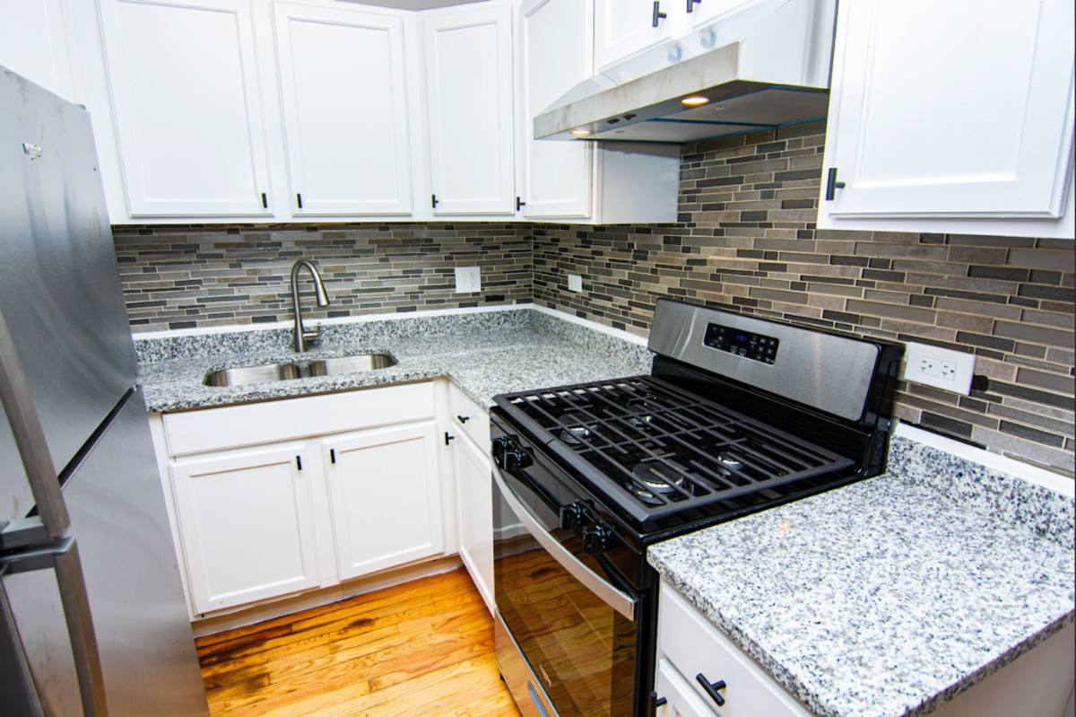 Apartment for rent at 7350 S Phillips Ave, Chicago, IL 60649