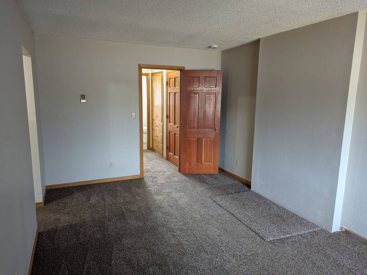 Apartment for rent at 804-808 14th St NE, Salem, OR 97301