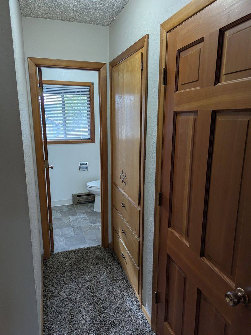 Apartment for rent at 804-808 14th St NE, Salem, OR 97301