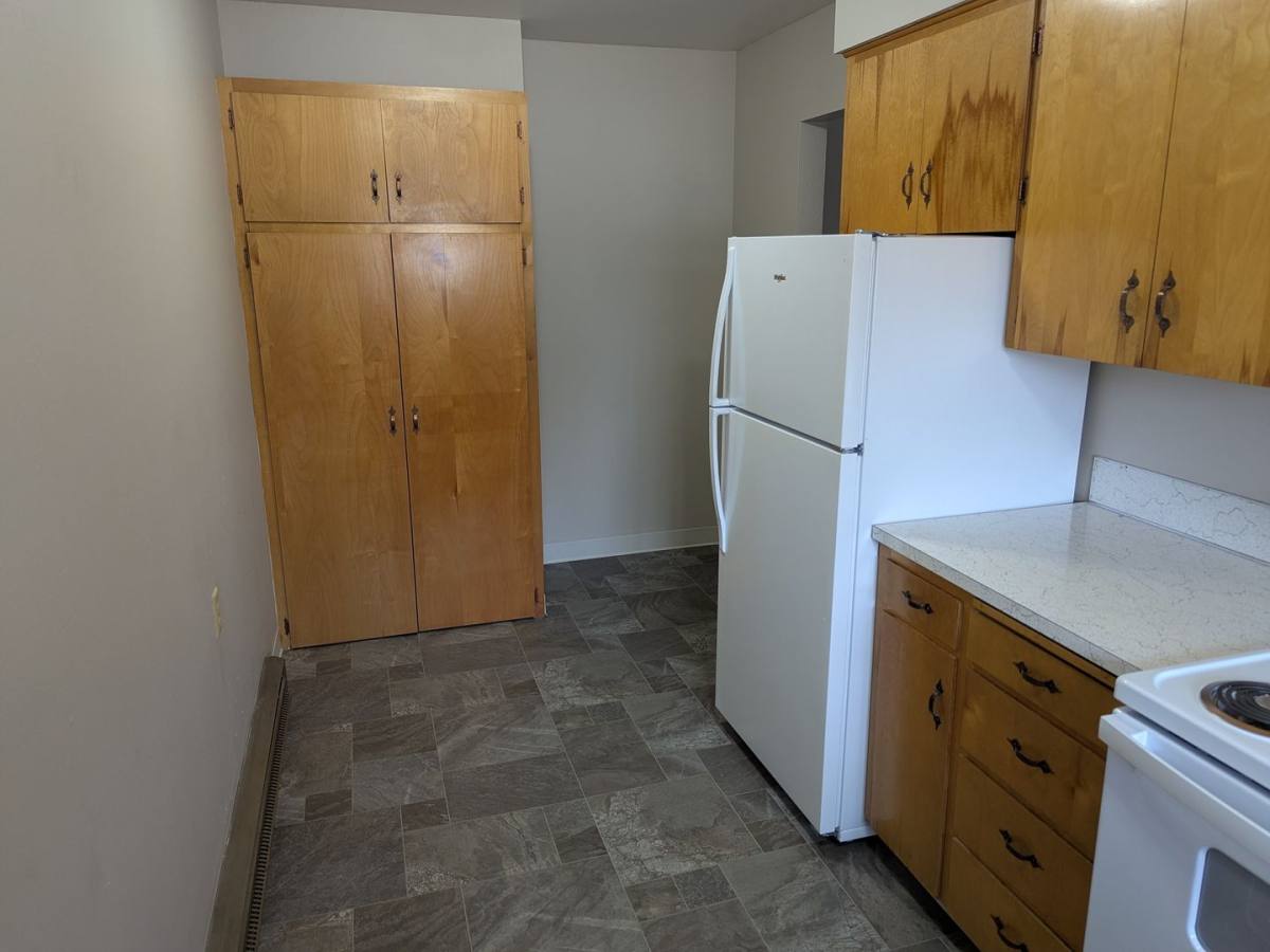 Apartment for rent at 804-808 14th St NE, Salem, OR 97301