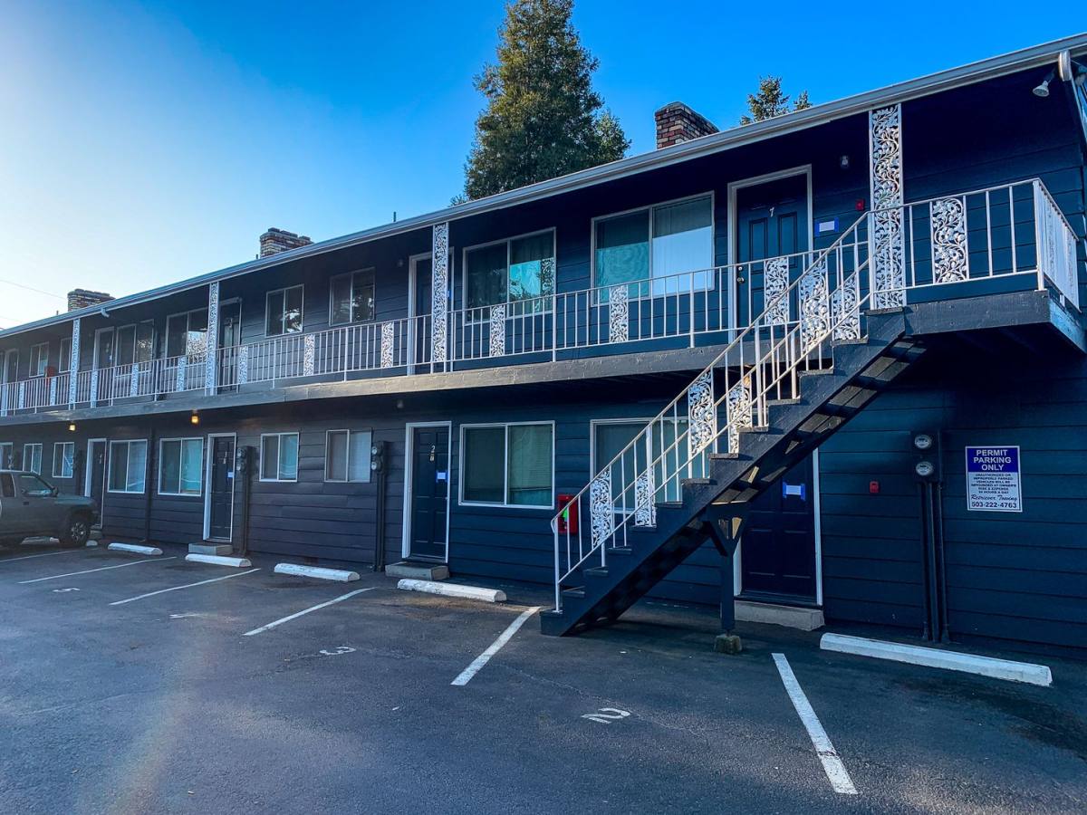 Apartment for rent at 804-808 14th St NE, Salem, OR 97301