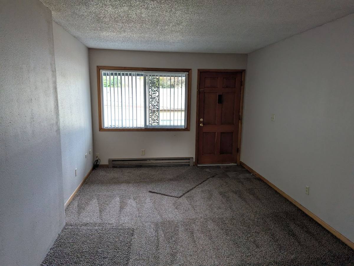 Apartment for rent at 804-808 14th St NE, Salem, OR 97301