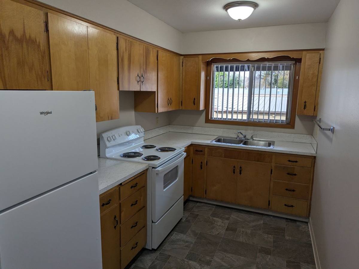 Apartment for rent at 804-808 14th St NE, Salem, OR 97301