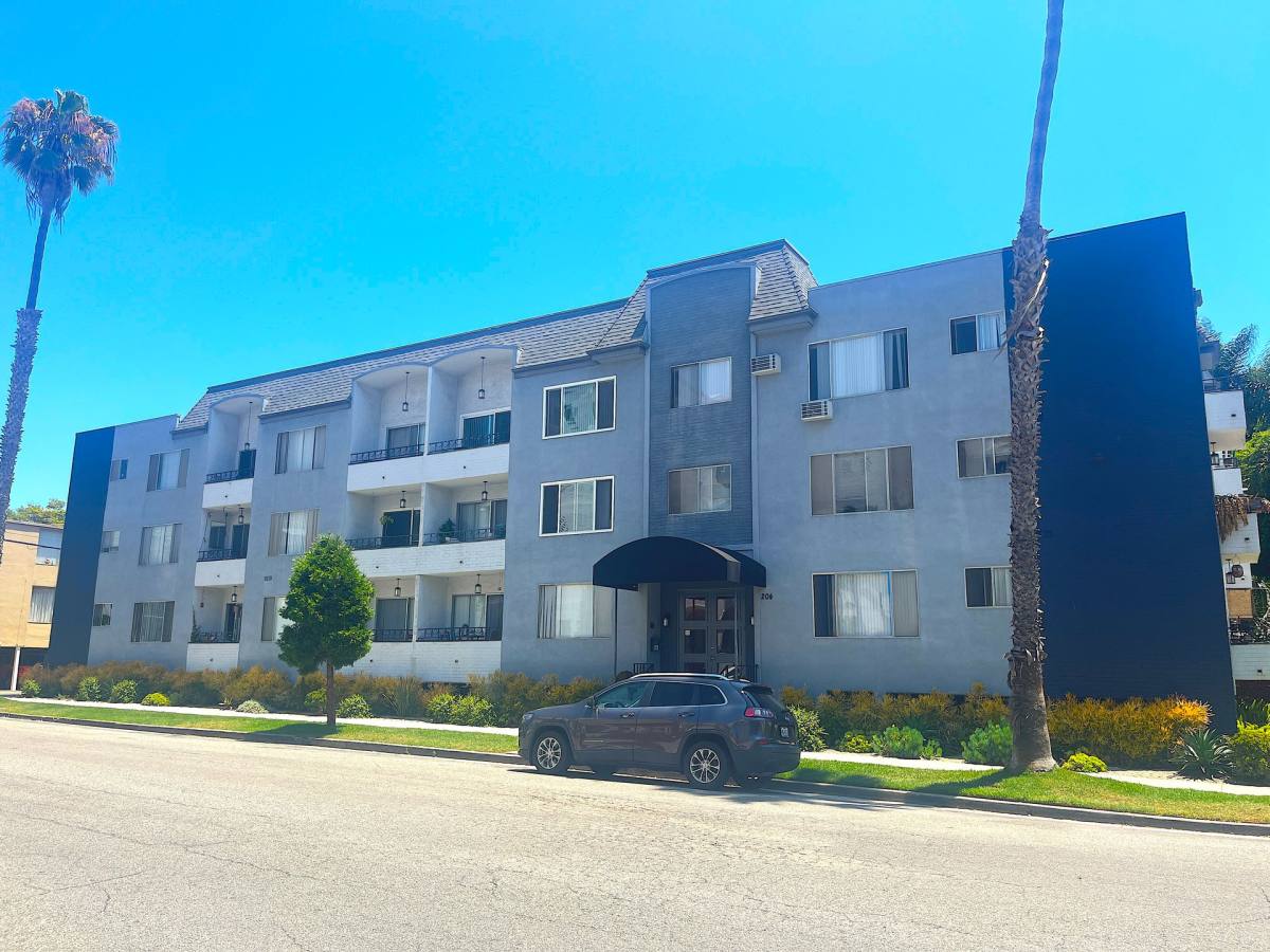 Apartment for rent at 204 Washington Ave, Santa Monica, CA 90403