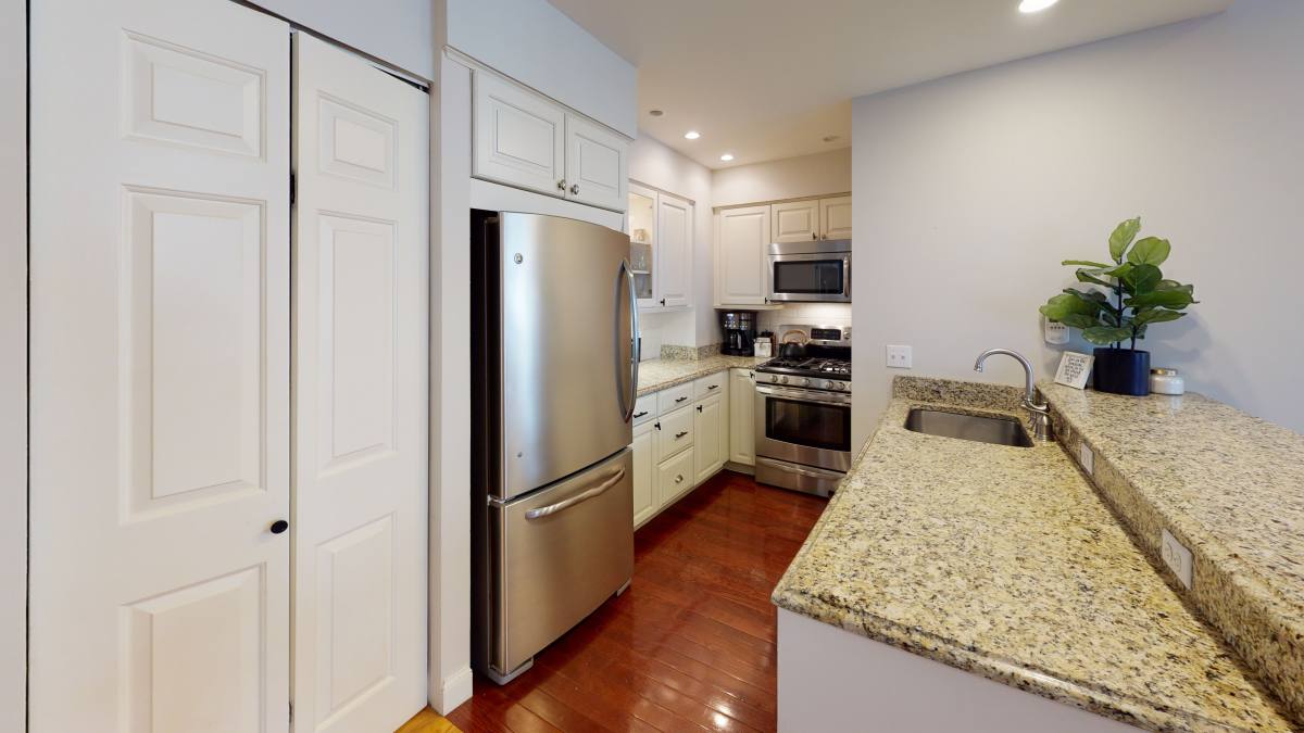 Apartment for rent at 27 Bowdoin #4, Boston, MA 02114