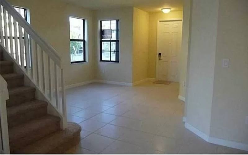 Townhouse for rent at 3338 W 90th St, Hialeah, FL 33018
