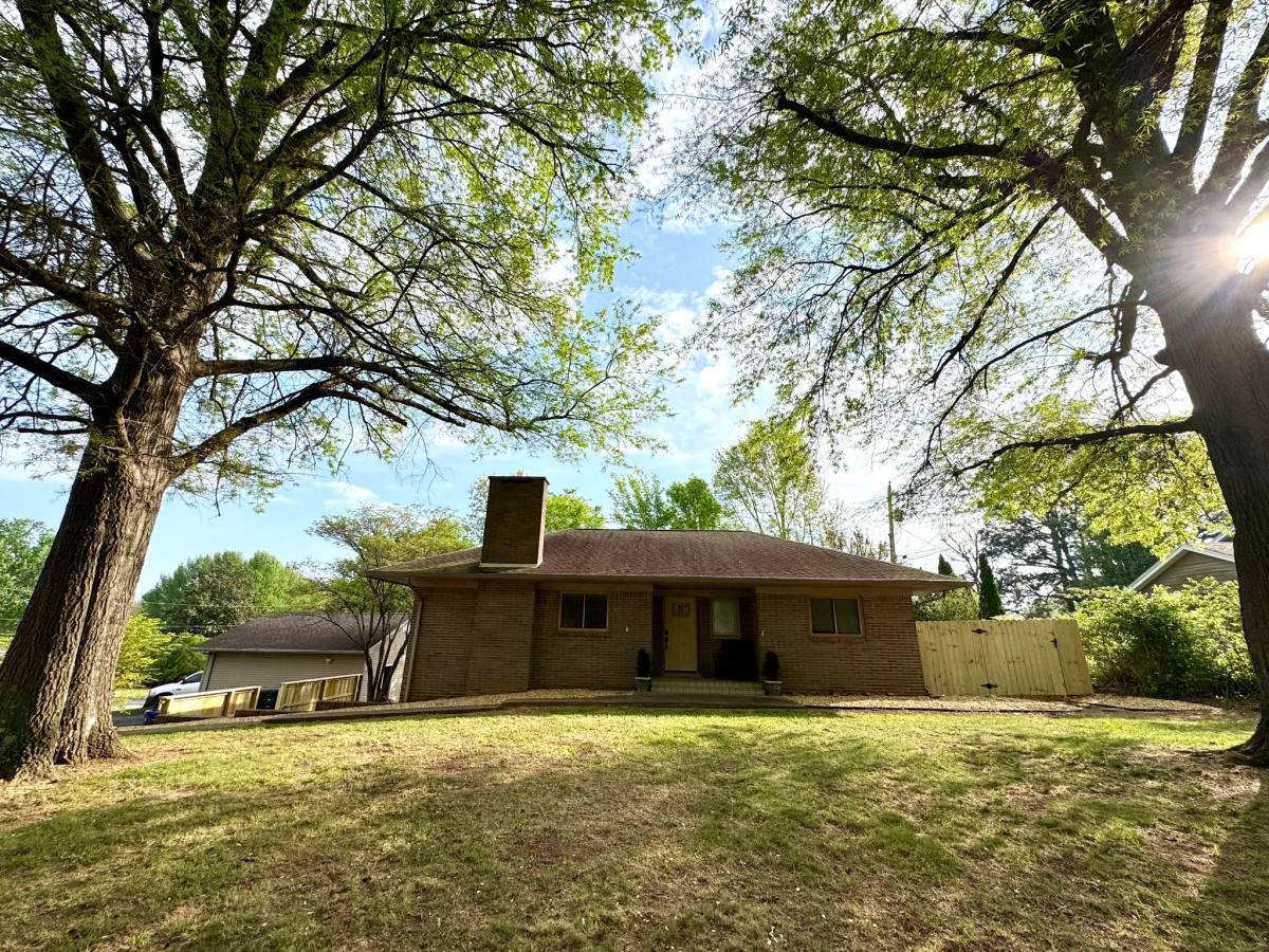 House for rent at 732 Hillgate Rd, Paducah, KY 42001