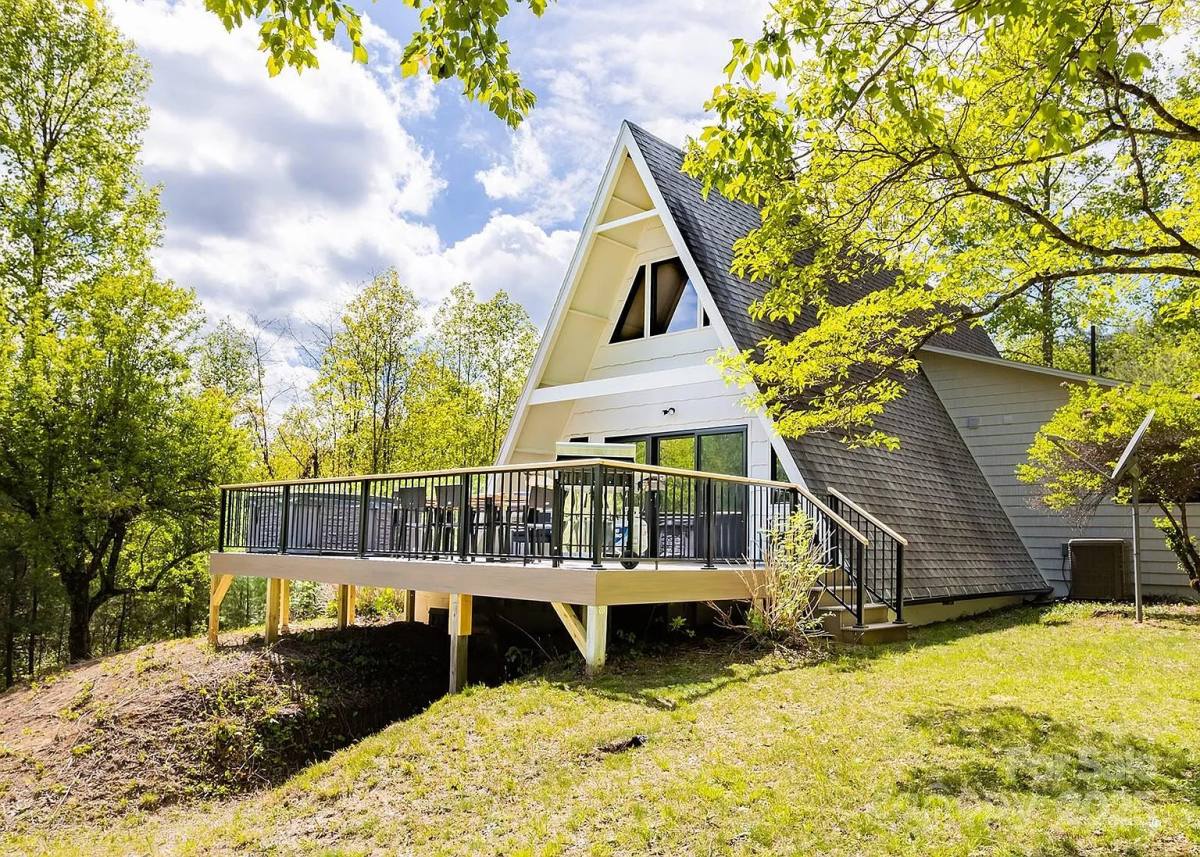 House for rent at 826 Shumont Rd, Black Mountain, NC 28711