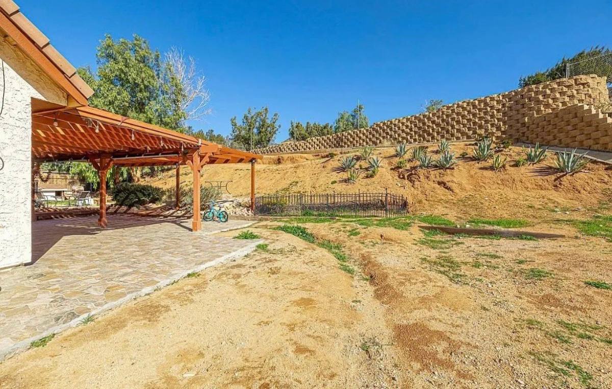 House for rent at 33656 Tradepost Rd, Acton, CA 93510