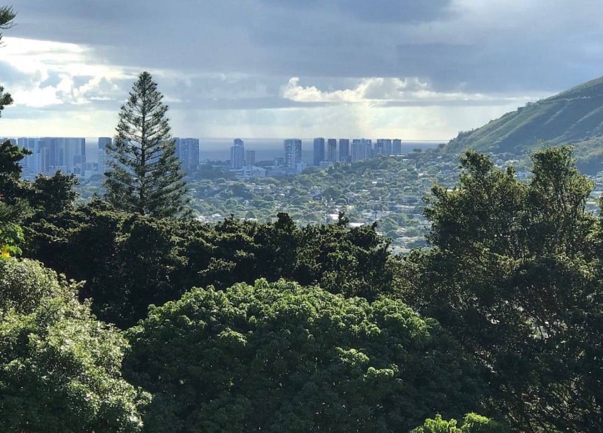 Apartment for rent at 3321 Anoai Place, Honolulu, HI 96822