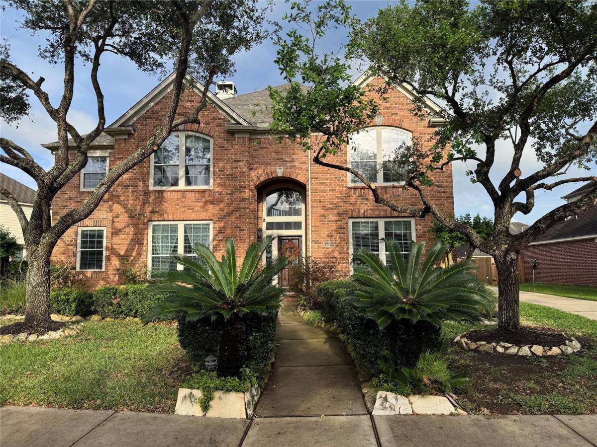 House for rent at 2313 Echo Harbor Dr, Pearland, TX 77584