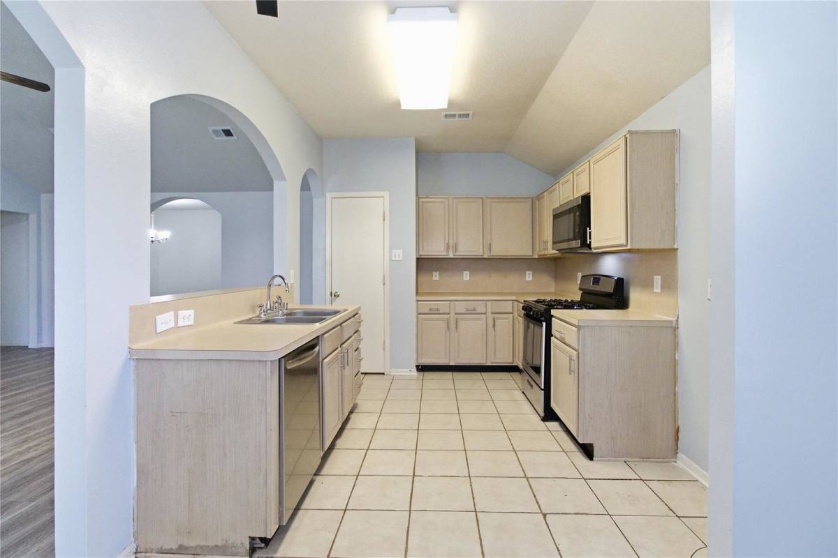House for rent at 3932 Teal Run Place Court, Fresno, TX 77545