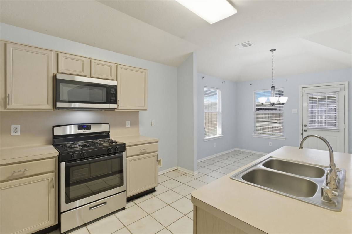 House for rent at 3932 Teal Run Place Court, Fresno, TX 77545