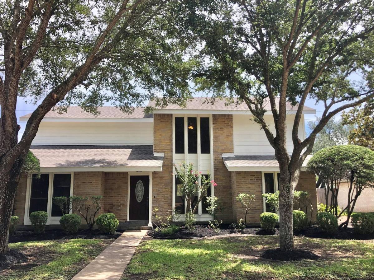 House for rent at 2833 Pecan Ridge Dr, Sugar Land, TX 77479