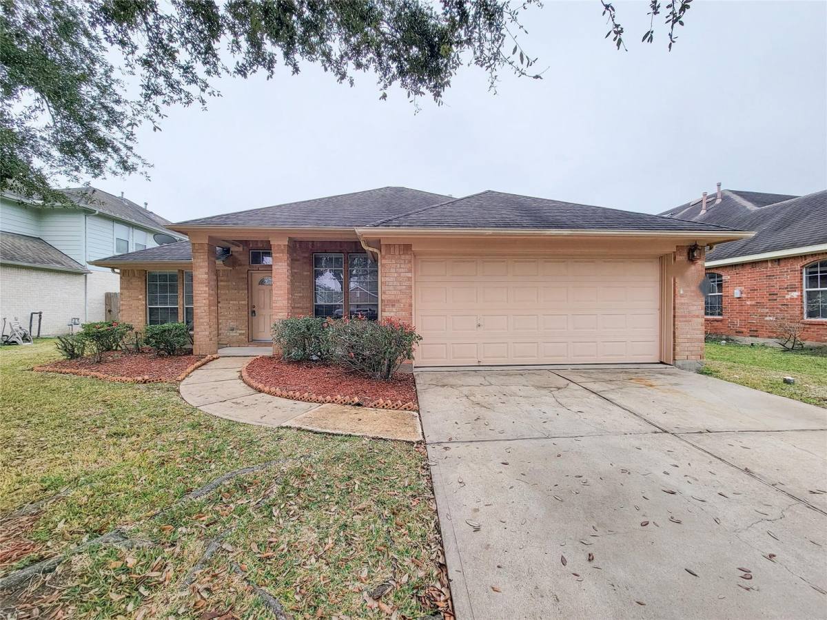 House for rent at 6808 Haley Court, Pearland, TX 77584
