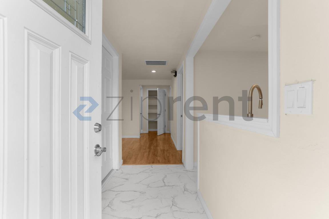 House for rent at 1413 12th St NE #B, Auburn, WA 98002