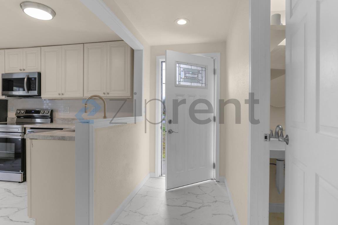 House for rent at 1413 12th St NE #B, Auburn, WA 98002