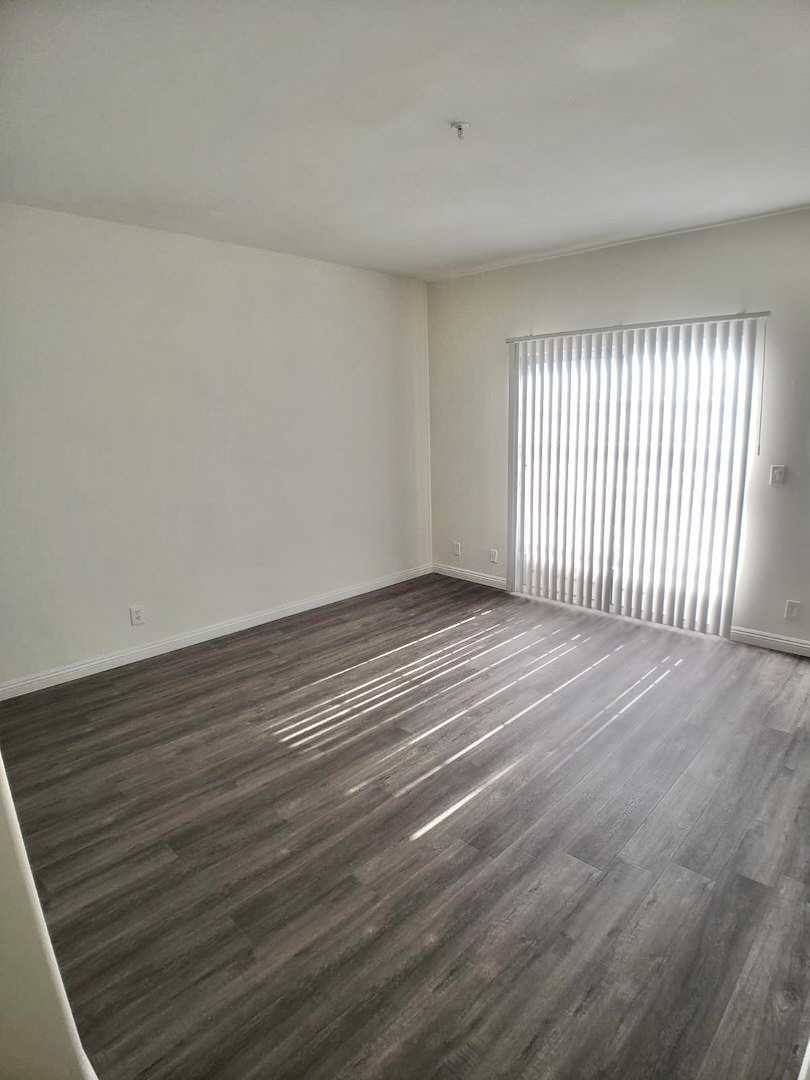 Apartment for rent at 11045 Moorpark St #201, North Hollywood, CA 91602