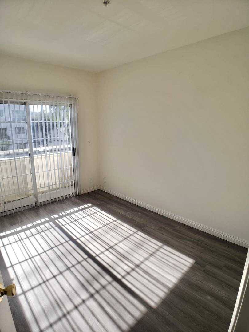 Apartment for rent at 11045 Moorpark St #201, North Hollywood, CA 91602