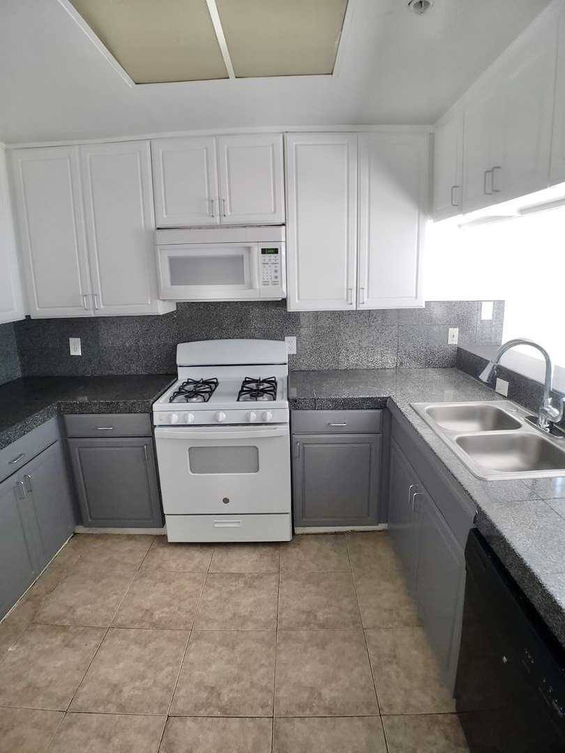 Apartment for rent at 11045 Moorpark St #201, North Hollywood, CA 91602
