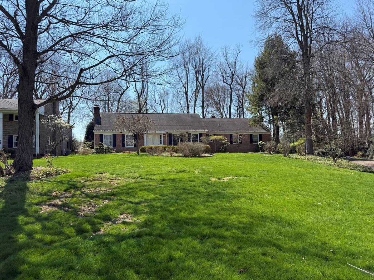 House for rent at 1800 Amarillo St NW, North Canton, OH 44720