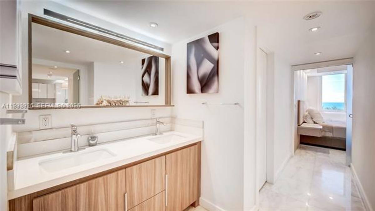 Apartment for rent at 2301 Collins Ave Appt #439, Miami Beach, FL 33139