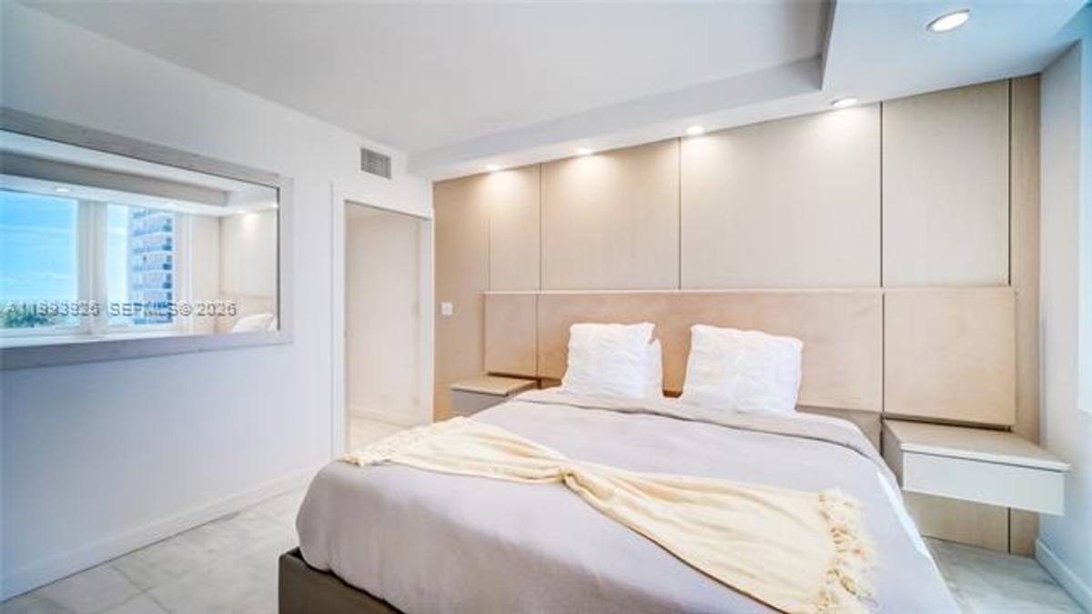 Apartment for rent at 2301 Collins Ave Appt #439, Miami Beach, FL 33139