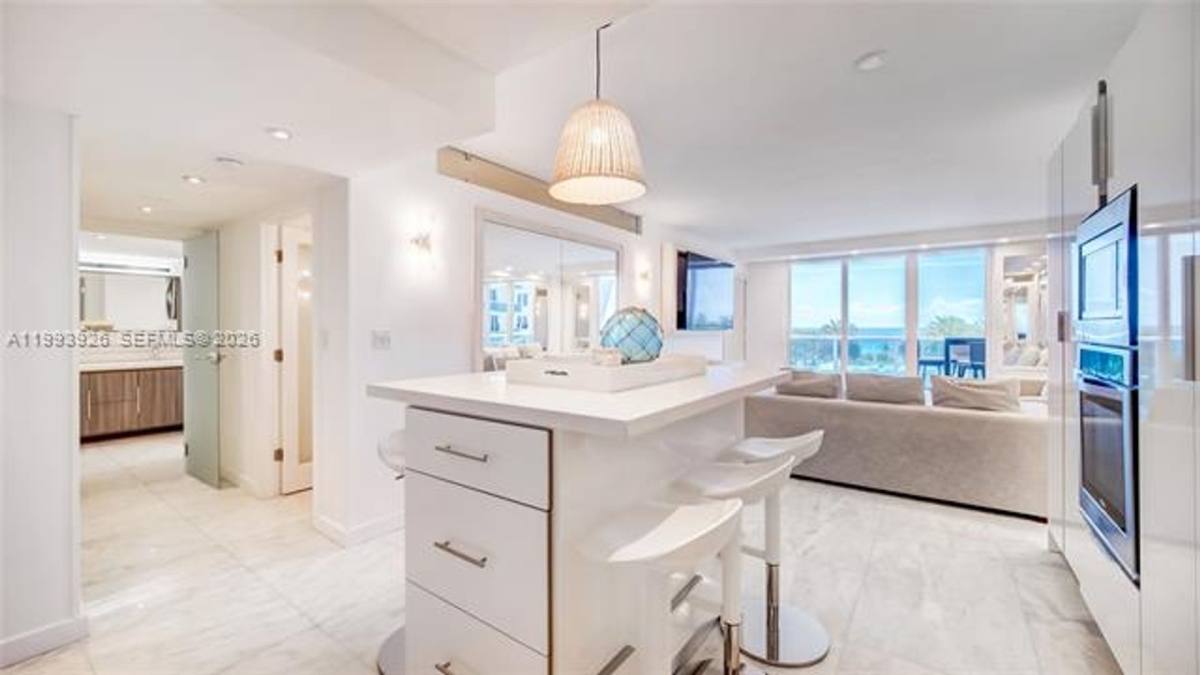 Apartment for rent at 2301 Collins Ave Appt #439, Miami Beach, FL 33139