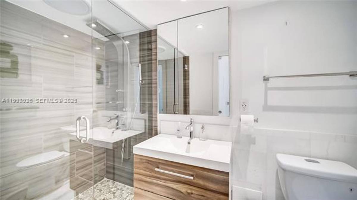 Apartment for rent at 2301 Collins Ave Appt #439, Miami Beach, FL 33139