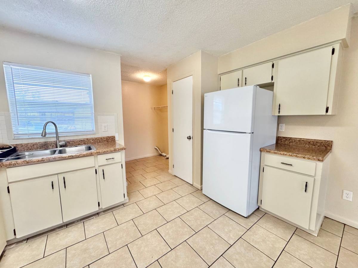 Apartment for rent at 2538-2540 Elm Ave, Lake Wales, FL 33898