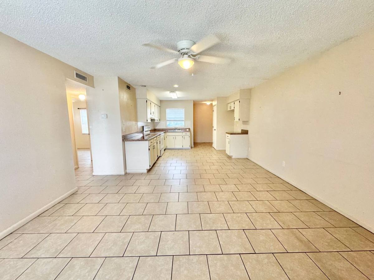 Apartment for rent at 2538-2540 Elm Ave, Lake Wales, FL 33898