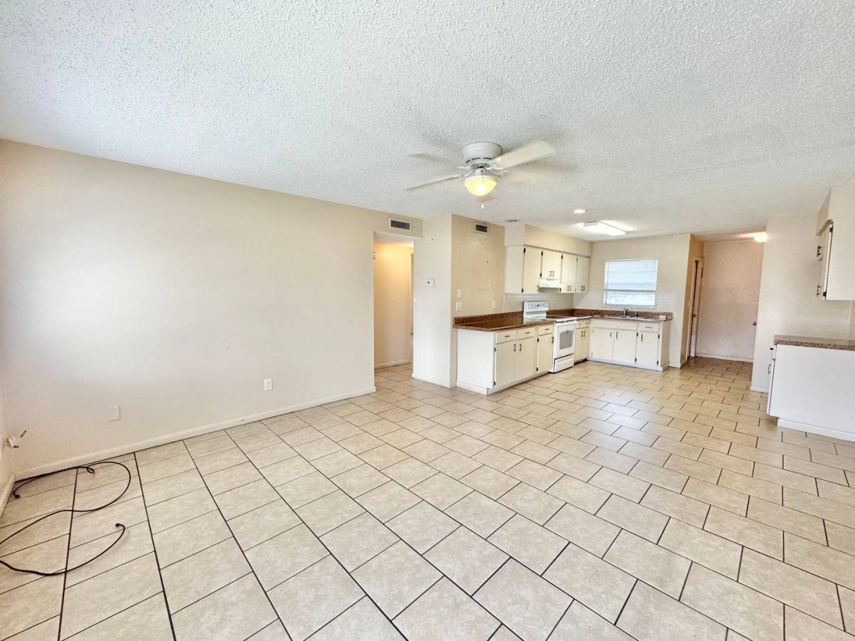Apartment for rent at 2538-2540 Elm Ave, Lake Wales, FL 33898