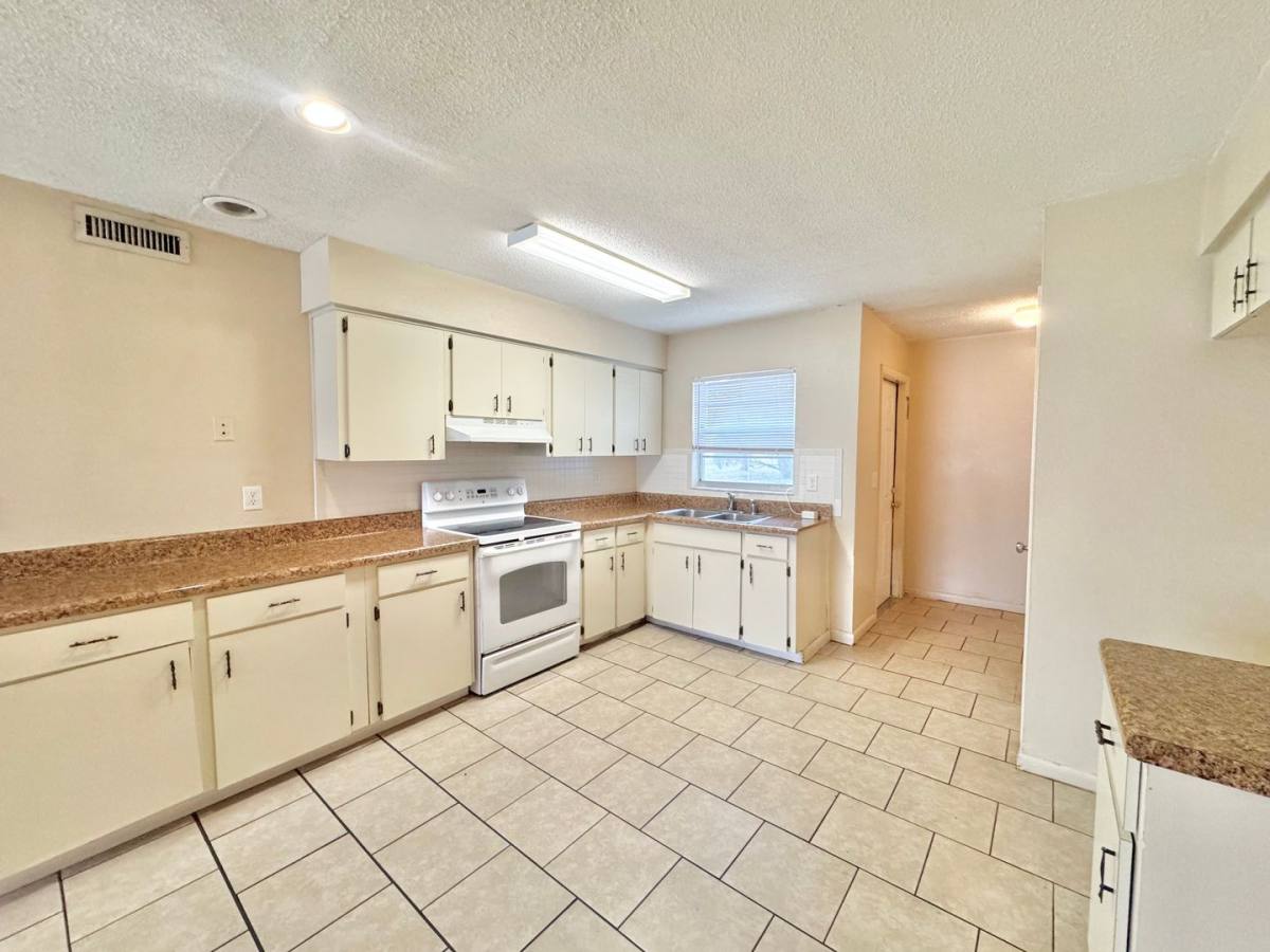 Apartment for rent at 2538-2540 Elm Ave, Lake Wales, FL 33898