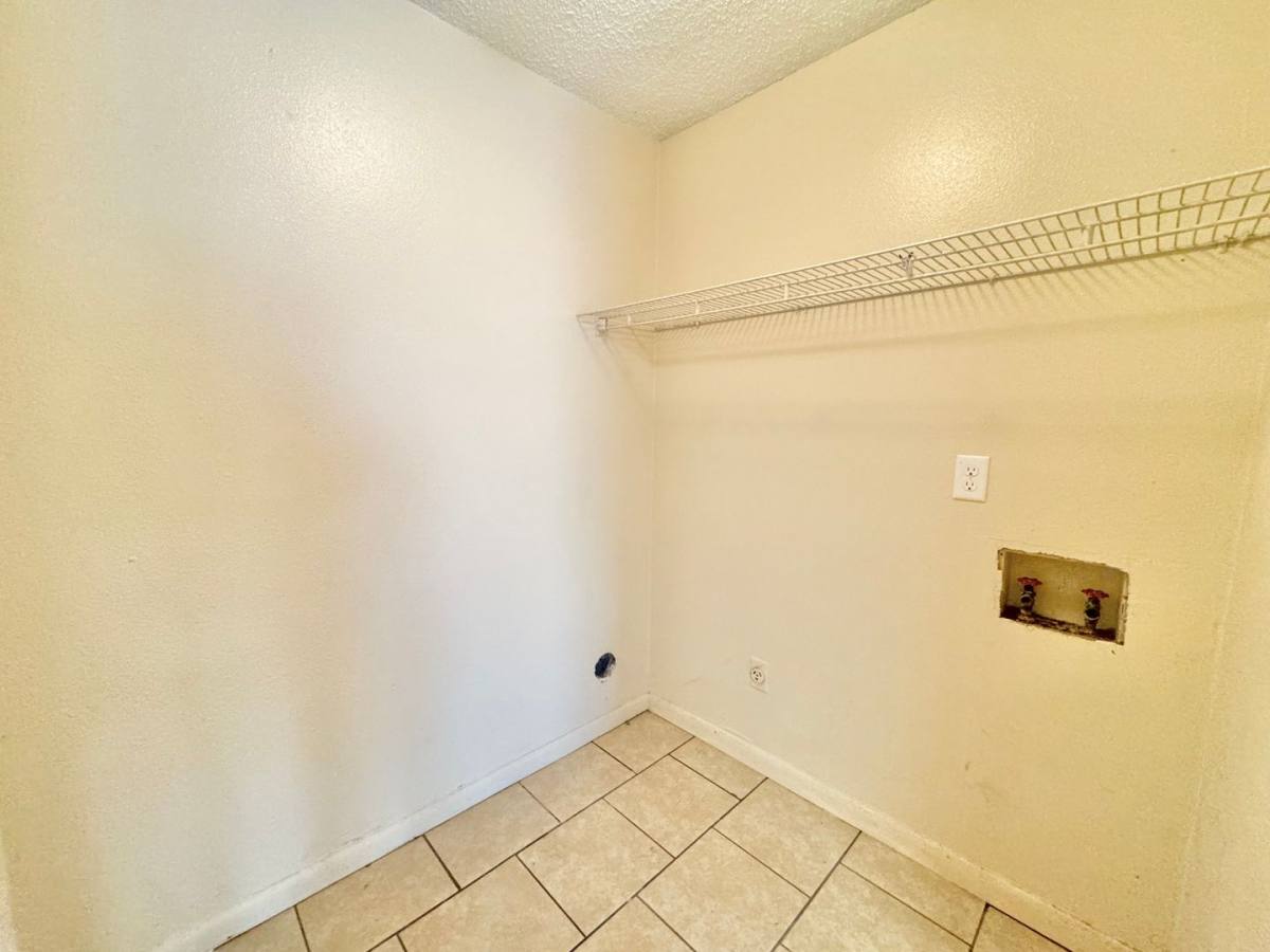 Apartment for rent at 2538-2540 Elm Ave, Lake Wales, FL 33898