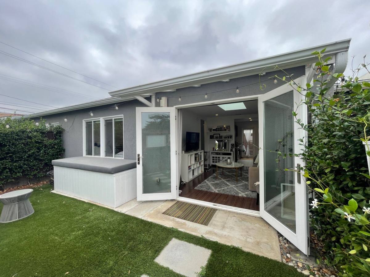 House for rent at 2620 21st St, Santa Monica, CA 90405