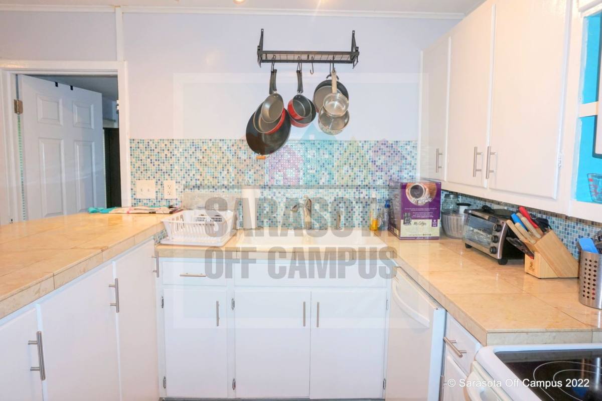 Apartment for rent at 4026 Royal Palm Ave, Sarasota, FL 34234