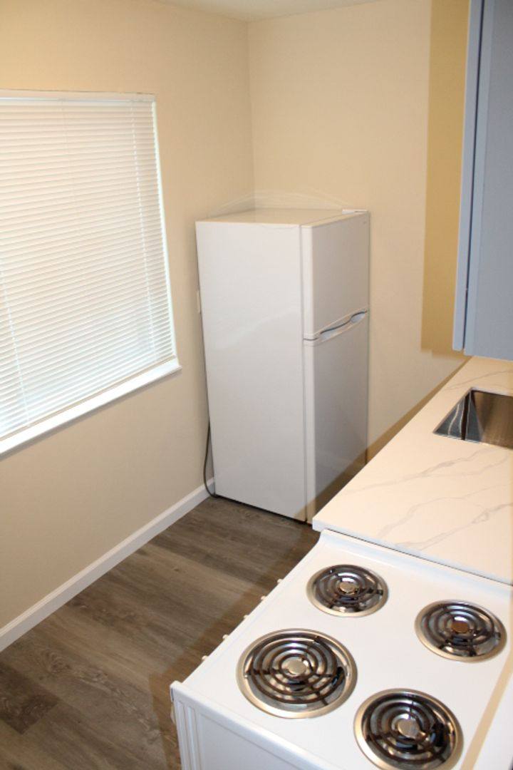 Apartment for rent at 2029-2033 Nevin Ave, Richmond, CA 94801