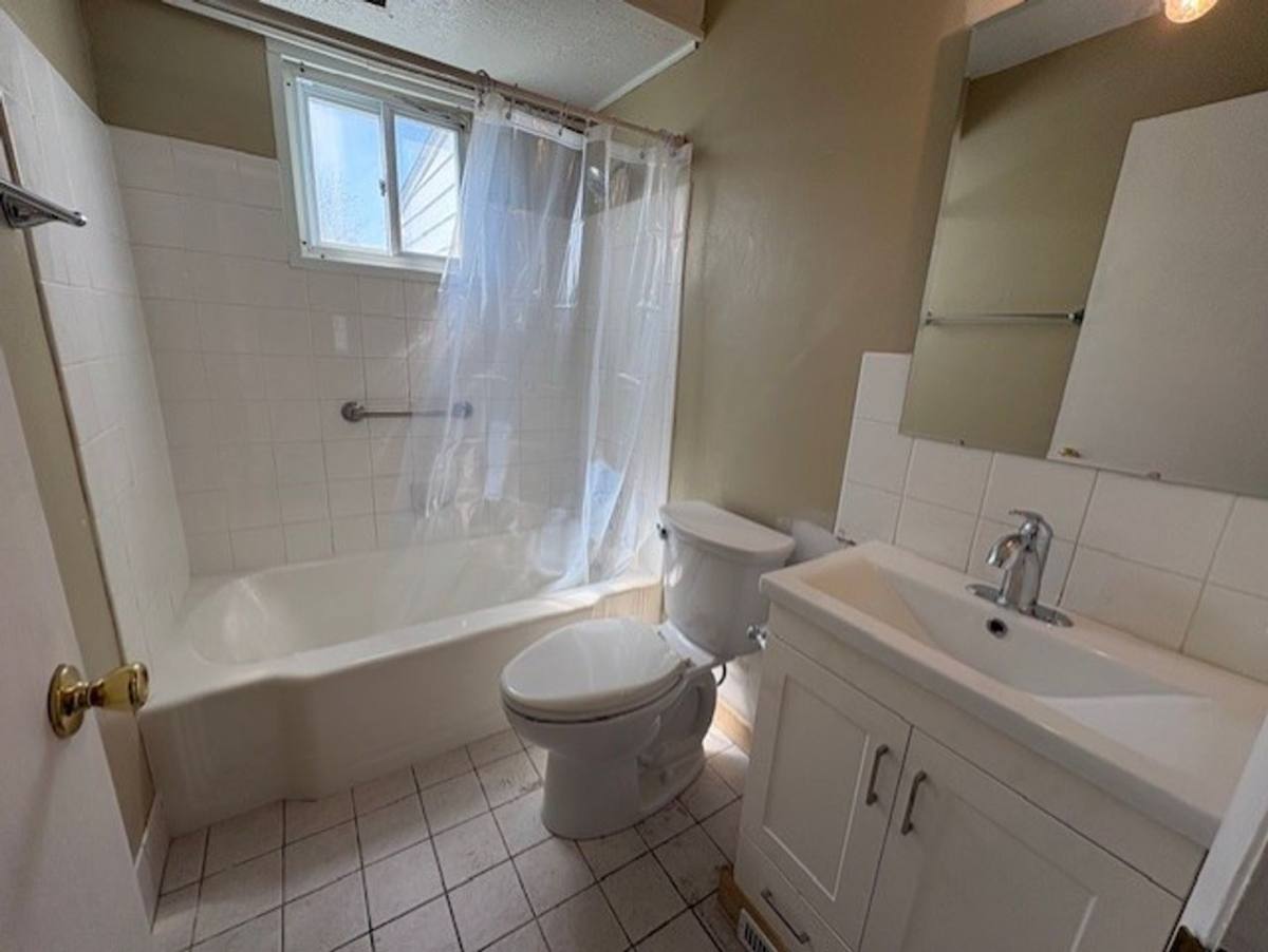 Apartment for rent at 1724 - 1726 Tanglewood Dr, Akron, OH 44313