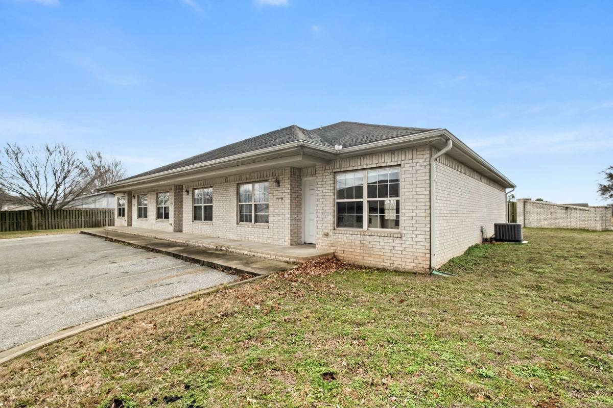 Townhouse for rent at 1270 N Trinity Dr, Fayetteville, AR 72704