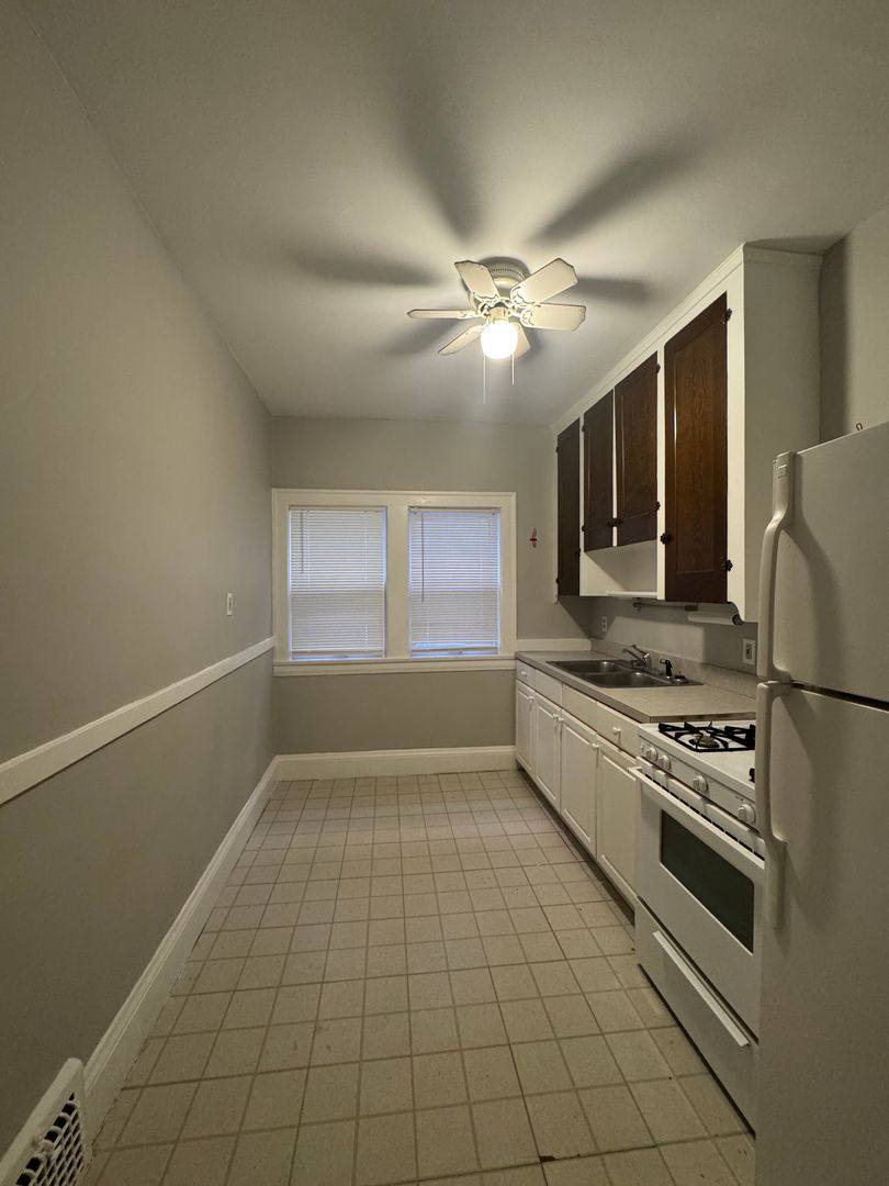 Apartment for rent at 1365 Phelps Ave, Lakewood, OH 44107