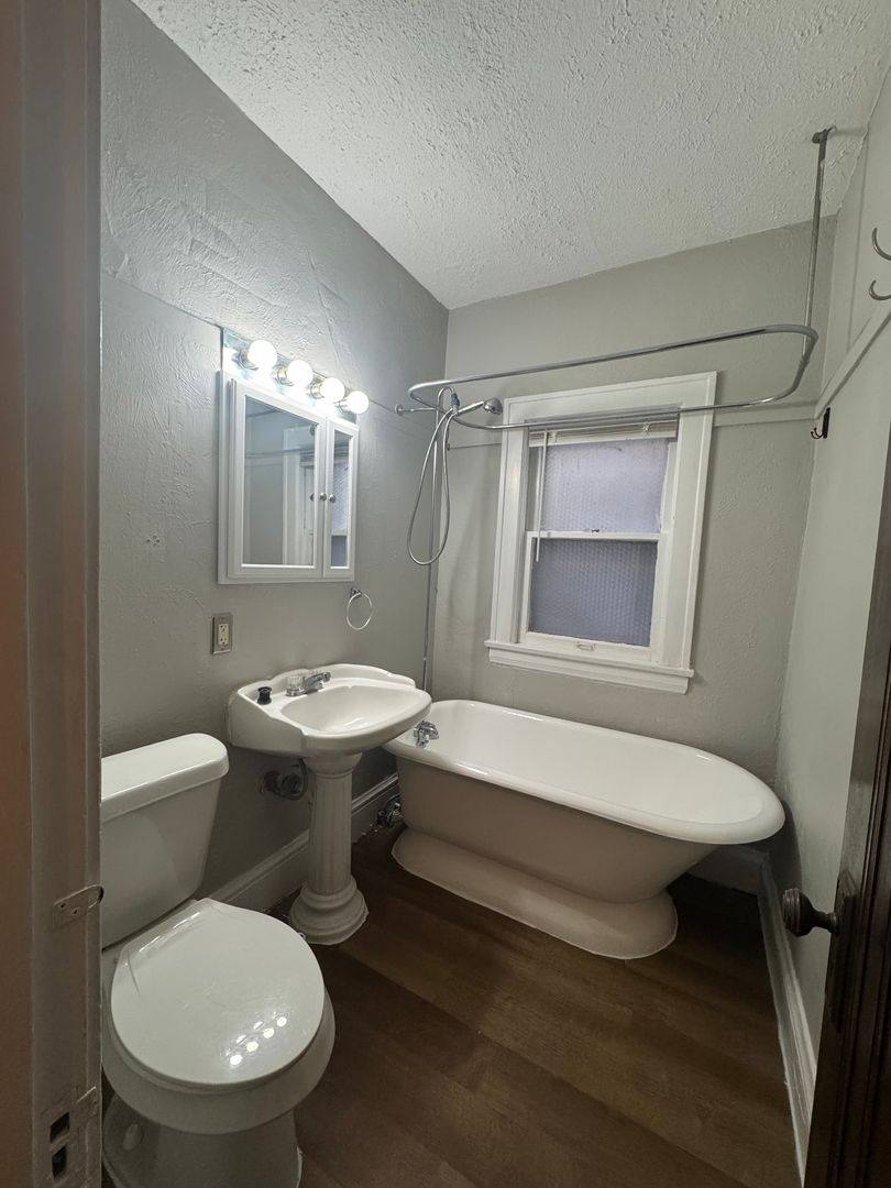 Apartment for rent at 1365 Phelps Ave, Lakewood, OH 44107