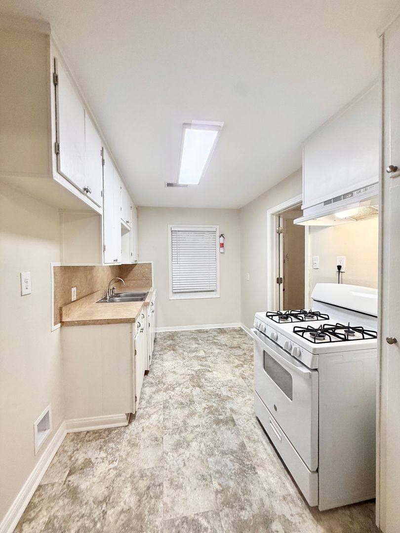 Apartment for rent at 1232 San Felipe St, Angleton, TX 77515